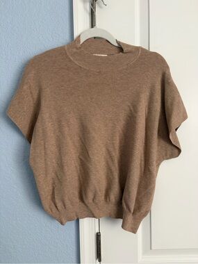 eesome NWOT Short-Sleeve Sweater - Taupe